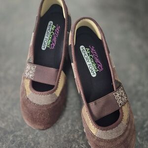 Skechers Brown Flats with Embroidered Detail